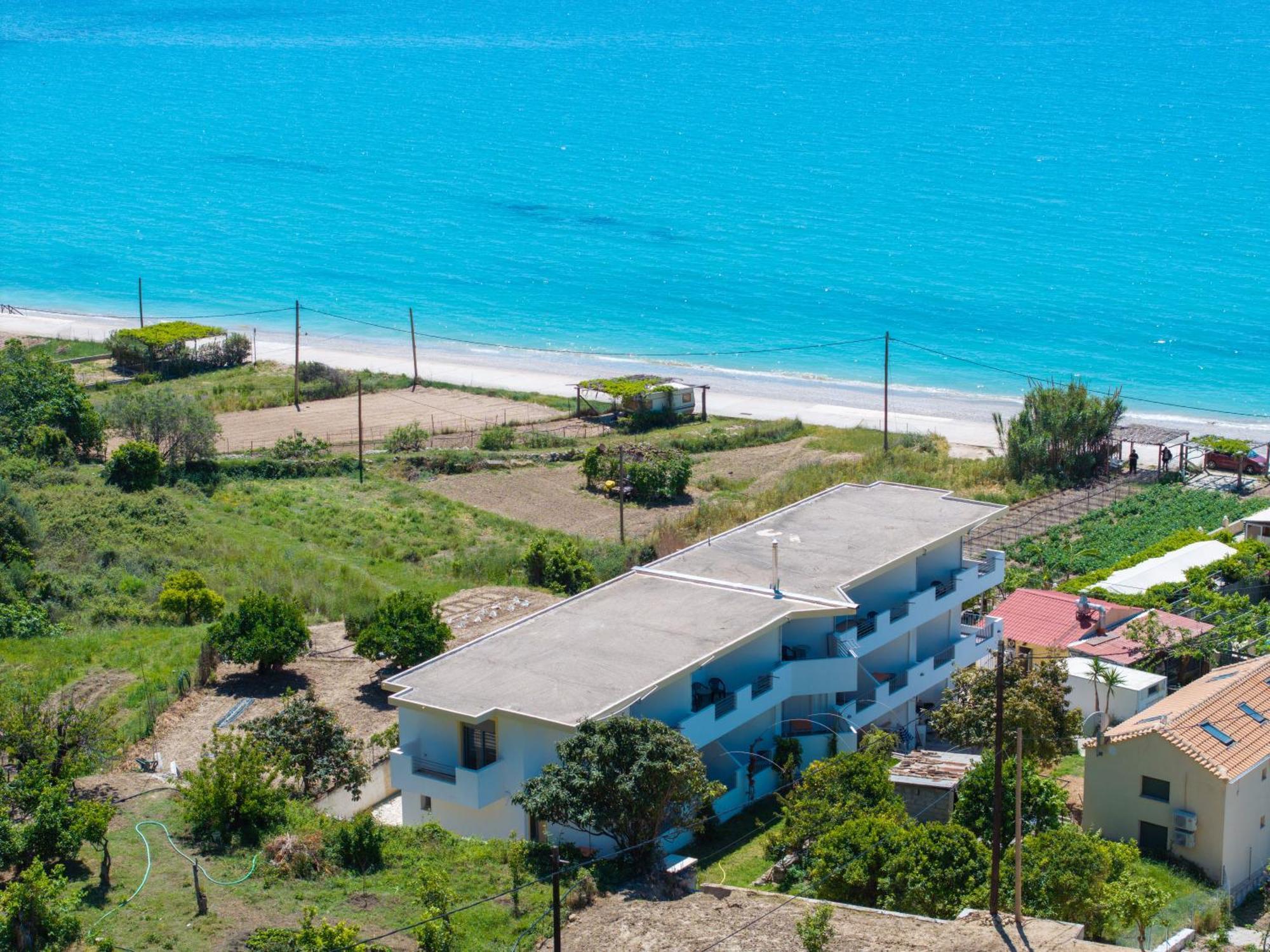 Aridas At The Beach Лурдата Екстер'єр фото